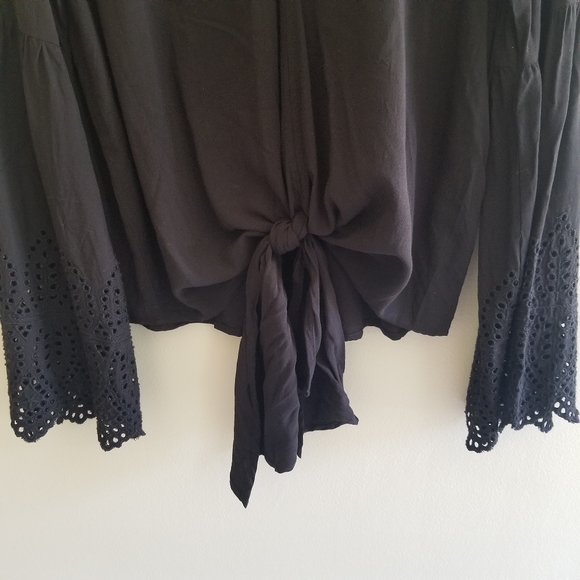 Black Boho Tie Front V Neck Blouse - Picture 5 of 5